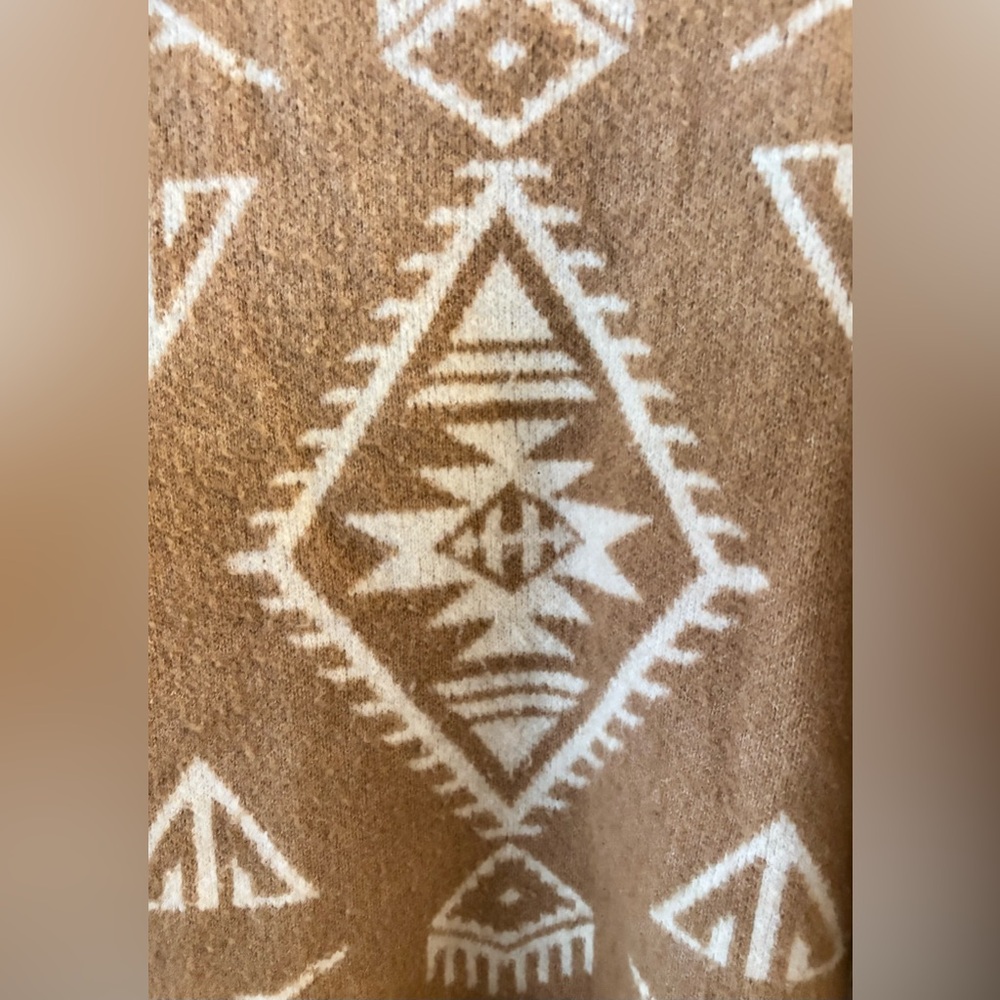 Oversized Aztec Print Sweater – Tan & White - Picture 5 of 7